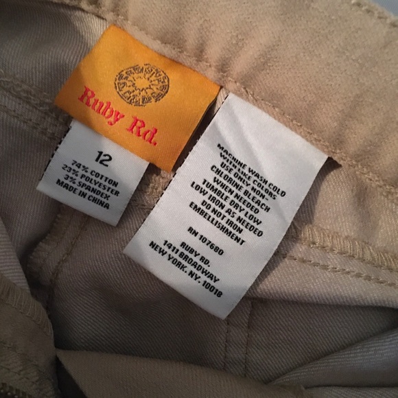 RUBY RD. Crop Pants/Capris - Picture 7 of 7